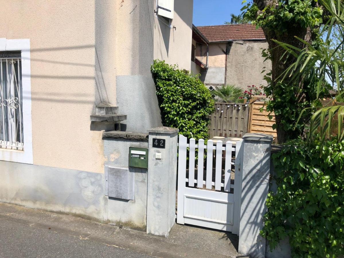 Petite Maison Avec Terrasse Jurançon Eksteriør billede
