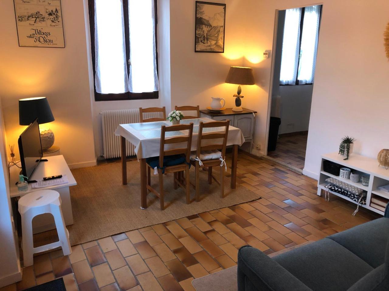 Petite Maison Avec Terrasse Jurançon Eksteriør billede